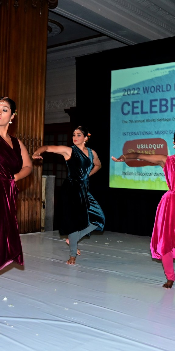 indian dancers